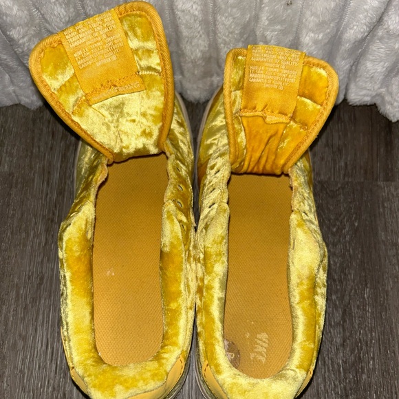 Nike Air Force 1 LV8 GS Velvet Sneakers - Picture 7 of 8